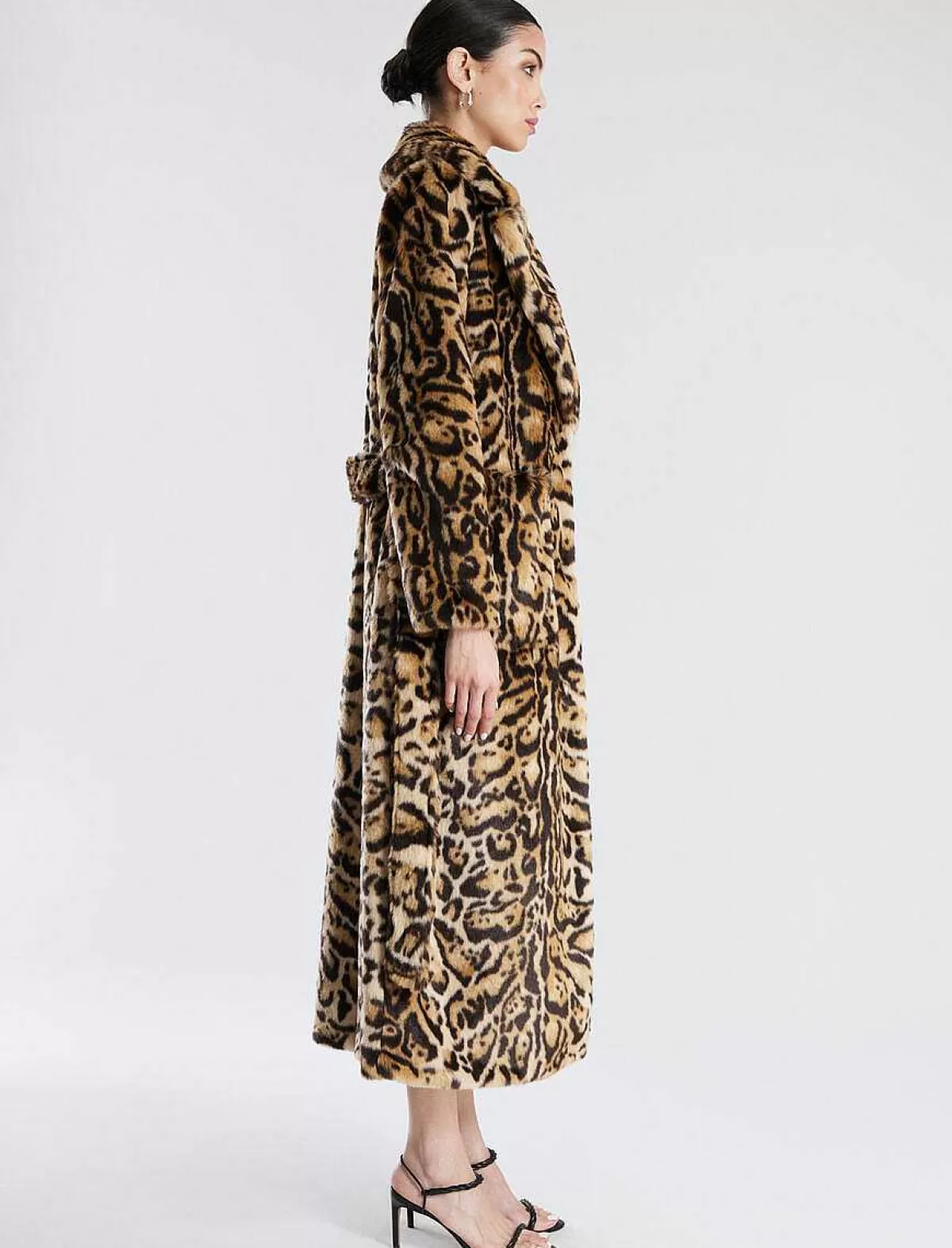 Store Large Shelter With Synthetic Leopard Piece With Lazo Women Outerwear